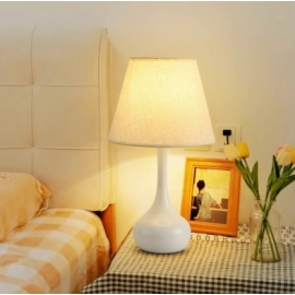 Fabric table lamp, bedroom bedside lamp, Nordic retro bedside lamp, high-end feeling, warm atmosphere Feeling the Small Night Light